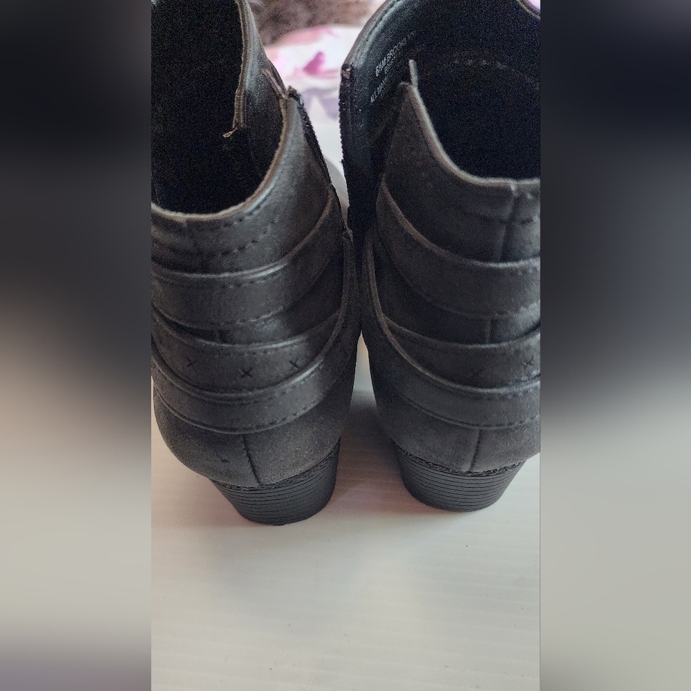 Curfew Gray Ankle Booties Modern Design - Picture 3 of 6